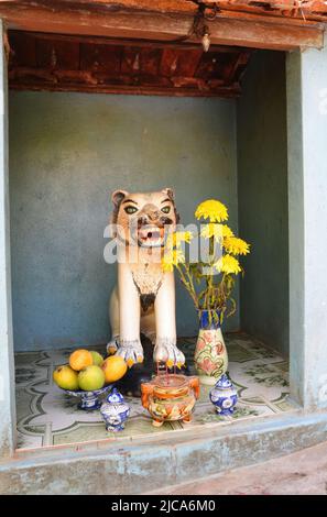 Idéalement situé sur la ville de Nha trang, long son Pagoda est l'un des temples bouddhistes les plus révérés du Vietnam central. Banque D'Images