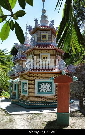 Idéalement situé sur la ville de Nha trang, long son Pagoda est l'un des temples bouddhistes les plus révérés du Vietnam central. Banque D'Images