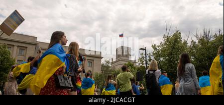 Berlin, Berlin, Allemagne. 11th juin 2022. Les réfugiés et les supporters ukrainiens défilés devant l'ambassade de Russie à Berlin, en Allemagne, samedi, à 11 juin 2022. (Credit image: © Dominic Gwinn/ZUMA Press Wire) Banque D'Images