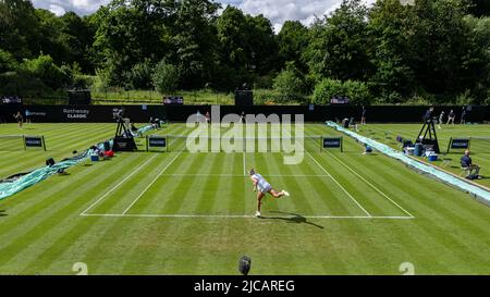 Birmingham, ROYAUME-UNI. 11 juin 2022. Eden Silva (GBR) battit (8) Katazyna Kawa (POL) pendant le spectacle Rothesay Classic Birmingham 2022 au Club du Prieuré d'Edgbaston samedi, 11 juin 2022 à Birmingham, ANGLETERRE. Credit: Taka G Wu/Alay Live News Banque D'Images