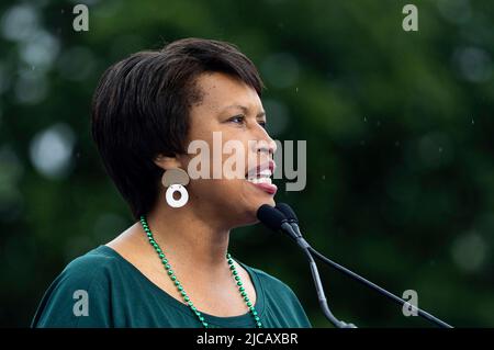 Le maire Muriel Bowser (démocrate du District de Columbia) parle au cours de la marche pour notre vie à Washington, DC, samedi, 11 juin 2022. Crédit : Julia Nikhinson/CNP Banque D'Images