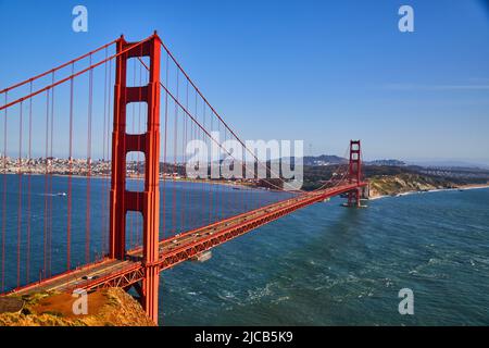 Coucher de soleil sur le Golden Gate Bridge depuis le nord-ouest Banque D'Images