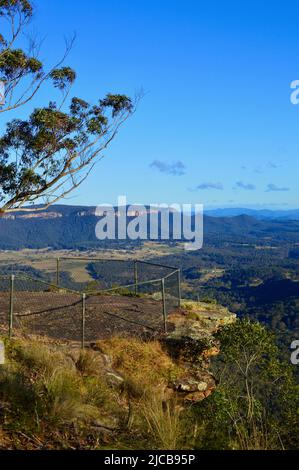 Vue depuis le point de vue de Mitchell Pass au Mont Victoria, dans les Blue Mountains d'Australie Banque D'Images