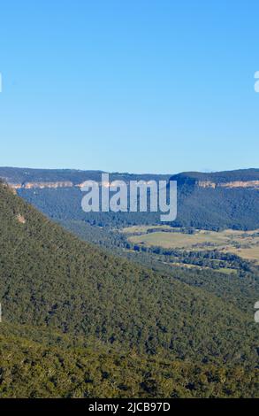 Vue depuis le point de vue de Mitchell Pass au Mont Victoria, dans les Blue Mountains d'Australie Banque D'Images