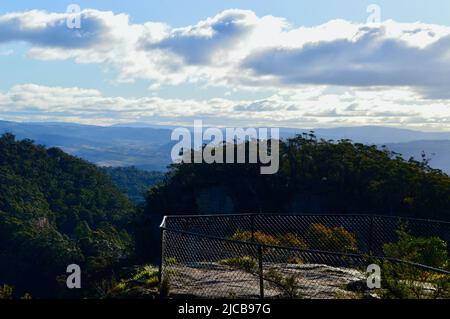 Vue depuis le point de vue de Mitchell Pass au Mont Victoria, dans les Blue Mountains d'Australie Banque D'Images