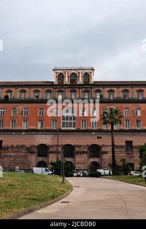 Naples, Italie. 27 mai 2022. Palais royal de Naples, Palazzo Reale di Napoli vu des jardins Molosiglio à Naples, Italie Banque D'Images