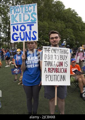 New York, 11 juin 2022. Les manifestants de la Marche pour notre vie protestent contre la violence par les armes à feu et soutiennent une législation plus stricte sur les armes à feu. Banque D'Images