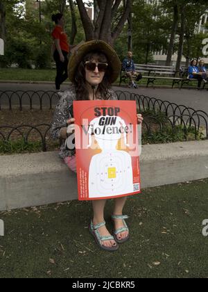 New York, 11 juin 2022. Les manifestants de la Marche pour notre vie protestent contre la violence par les armes à feu et soutiennent une législation plus stricte sur les armes à feu. Banque D'Images