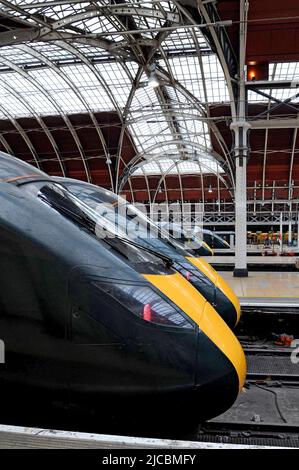 Great Western Railway Hitachi 800 classes de trains à grande vitesse inter-ville à la gare de Paddington, Londres, Royaume-Uni Banque D'Images