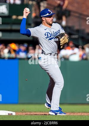 11 juin 2022 San Francisco CA, États-Unis Los Angeles deuxième base Gavin Lux (9) fait un jeu sur le terrain à la deuxième base pendant le jeu MLB entre les Dodgers de Los Angeles et les Giants de San Francisco. Les Giants ont gagné 3-2 à Oracle Park San Francisco Calif. Thurman James/CSM Banque D'Images