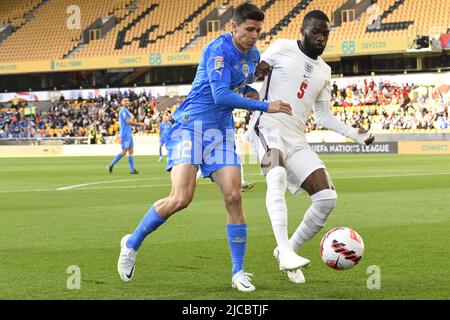 Matteo Pessina (Italie) Fikayo Tomori (Angleterre) lors de la Ligue des Nations de l'UEFA 2022 2023 match entre l'Angleterre 0-0 Italie au stade Molineux sur 11 juin 2022 à Wolverhampton, Angleterre. Credit: Maurizio Borsari/AFLO/Alay Live News Banque D'Images