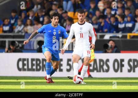 Mont Mason (Angleterre)Sandro Tonali (Italie) lors du match de l'UEFA Nations League 2022 2023 entre l'Angleterre 0-0 Italie au stade Molineux sur 11 juin 2022 à Wolverhampton, Angleterre. Credit: Maurizio Borsari/AFLO/Alay Live News Banque D'Images