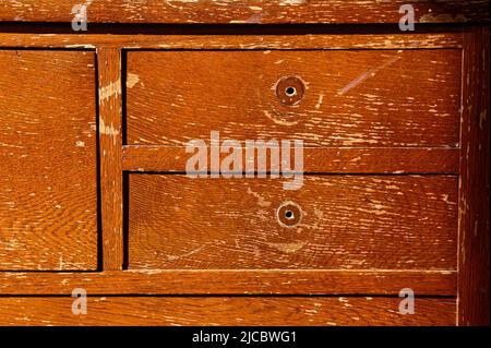 L'avant d'une ancienne commode en bois Banque D'Images