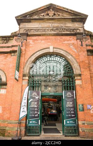 Belfast, Royaume-Uni - 21 mai 2022 : porte d'entrée du marché St George à Belfast Banque D'Images