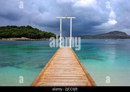Belle plage de Ksamil sur la RIV d'Albanie Banque D'Images