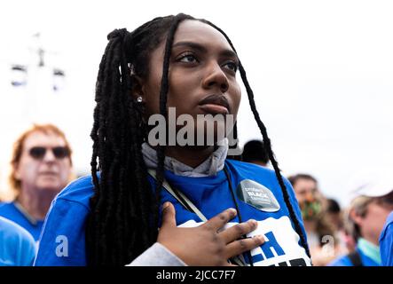 Les manifestants écoutent les orateurs à la marche pour notre vie à Washington, DC, Etats-Unis, le samedi, 11 juin, 2022. Photo de Julia Nikhinson / CNP/ABACAPRESS.COM Banque D'Images