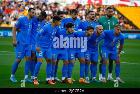 WOLVERHAMPTON ANGLETERRE - JUIN 11 : Italie Team Shoot Back Row:- Federico Gatti d'Italie Leonardo Spinazzola d'Italie Matteo Pessina d'Italie Francesco Banque D'Images