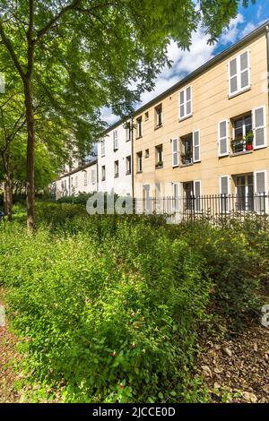 Maison et appartements au bord du jardin de la Deberque, Paris 12, France. Banque D'Images