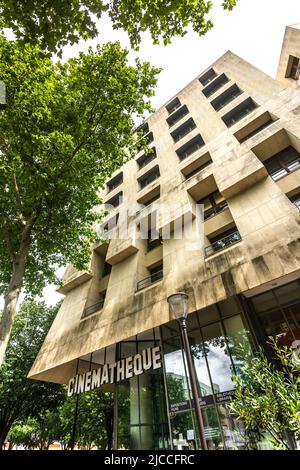 Le bâtiment postmoderne de la Cinémathèque française, conçu par Frank Gehry dans le Parc de Bercy, Paris 12, France. Banque D'Images