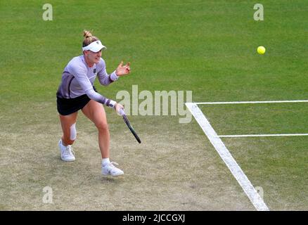 Alison Riske aux États-Unis en action contre Beatriz Haddad Maia au Brésil sur le court central le neuf jour de l'Open 2022 de Rothesay au centre de tennis de Nottingham, à Nottingham. Date de la photo: Dimanche 12 juin 2022. Banque D'Images