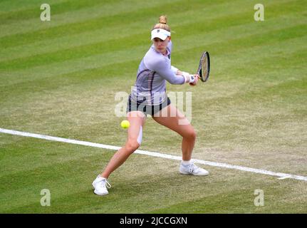 Alison Riske aux États-Unis en action contre Beatriz Haddad Maia au Brésil sur le court central le neuf jour de l'Open 2022 de Rothesay au centre de tennis de Nottingham, à Nottingham. Date de la photo: Dimanche 12 juin 2022. Banque D'Images