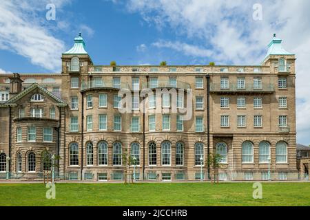 Après-midi de printemps à l'University Arms Hotel de Cambridge, Angleterre. Banque D'Images