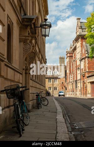 Trinity Street à Cambridge, Angleterre. Banque D'Images