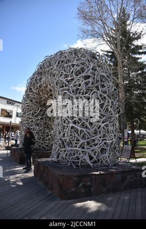 Jackson, Wyoming. ÉTATS-UNIS. 5/21/2022. Première arche en 1953. Il n'avait aucune idée qu'il était la création d'une icône. Mais l'arche a été un coup instantané avec les visiteurs. Banque D'Images