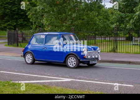 1983 80s Blue Rover Mini Sprite 1275cc essence 4 Speed Manual des années 80 ; voitures présentées pendant les 58th années de l'assemblage de tourisme Manchester à Blackpool pour les voitures anciennes, anciennes, classiques et chérites. Banque D'Images