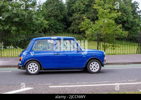 1983 80s Blue Rover Mini Sprite 1275cc essence 4 Speed Manual des années 80 ; voitures présentées pendant les 58th années de l'assemblage de tourisme Manchester à Blackpool pour les voitures anciennes, anciennes, classiques et chérites. Banque D'Images