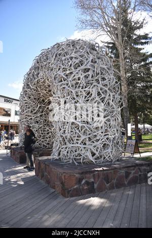 Jackson, Wyoming. ÉTATS-UNIS. 5/21/2022. Première arche en 1953. Il n'avait aucune idée qu'il était la création d'une icône. Mais l'arche a été un coup instantané avec les visiteurs. Banque D'Images