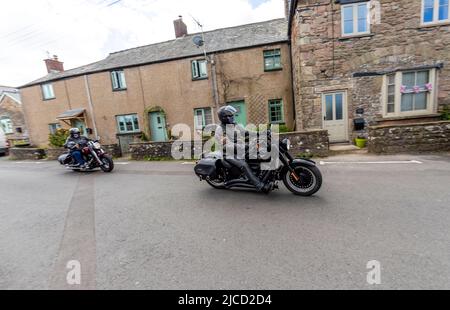 Les propriétaires de Harley Davidson sur une promenade à St Briavels, Gloucestershire Banque D'Images