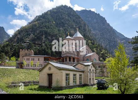 Le monastère de Dariali. Montagnes du Caucase. Kazbegi, la République de Géorgie. Banque D'Images