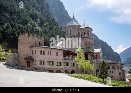 Le monastère de Dariali. Montagnes du Caucase. Kazbegi, la République de Géorgie. Banque D'Images