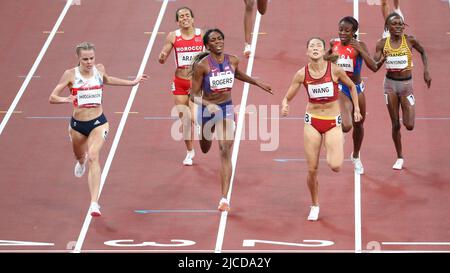 31st JUILLET 2021 - TOKYO, JAPON: Keely Hodgkinson, de Grande-Bretagne, en action pendant les demi-finales féminines de 800m aux Jeux Olympiques de Tokyo en 2020 (photo Banque D'Images