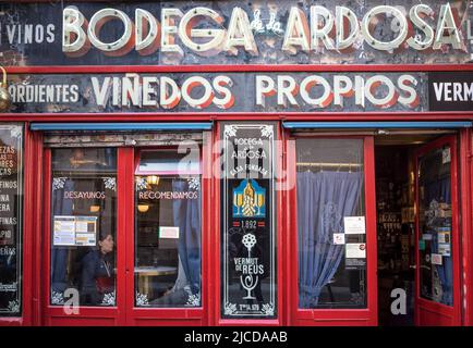 La Bodega de la Ardosa, célèbre vieux tapas et bar à vin dans le quartier Malasaña / Chueca du centre de Madrid, en Espagne Banque D'Images