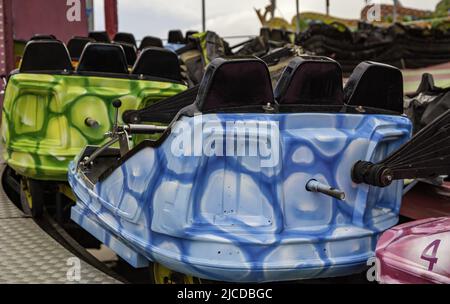 Détail des sièges d'une attraction juste, amusante et festive Banque D'Images