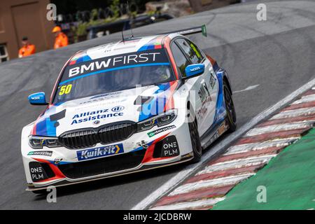 12th juin 2022 ; Oulton Park, Little Budworth, Cheshire, Angleterre ; Kwik Fit British Touring car Championship, Oulton Park: Colin Turkington dans son équipe BMW bmw 330E M Sport Banque D'Images