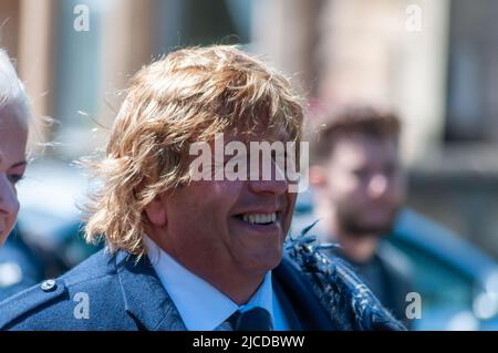 Ardrossan, Écosse, Royaume-Uni. 12th juin 2022. Le Chieftain Alec Wilkie aux Jeux des Highlands d'Ardrossan, qui revient après une absence de deux ans en raison de la pandémie de Covid-19. Les jeux célèbrent la culture écossaise avec des concours de groupes de tubes, de la tuyauterie solo, de la danse des hautes terres et des événements de poids lourds traditionnels. Credit: SKULLY/Alay Live News Banque D'Images