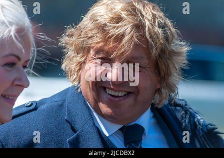 Ardrossan, Écosse, Royaume-Uni. 12th juin 2022. Le Chieftain Alec Wilkie aux Jeux des Highlands d'Ardrossan, qui revient après une absence de deux ans en raison de la pandémie de Covid-19. Les jeux célèbrent la culture écossaise avec des concours de groupes de tubes, de la tuyauterie solo, de la danse des hautes terres et des événements de poids lourds traditionnels. Credit: SKULLY/Alay Live News Banque D'Images