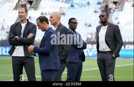 De gauche à droite, Petr Cech, Mark Noble, Mark Strong, David Harewood et Usain Bolt avant le match de football Aid for UNICEF au stade de Londres, Londres. Date de la photo: Dimanche 12 juin 2022. Banque D'Images