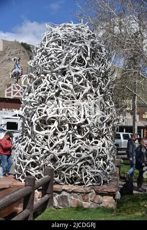 Jackson, Wyoming. ÉTATS-UNIS. 5/21/2022. Première arche en 1953. L'arche a été un coup instantané avec les visiteurs. Banque D'Images