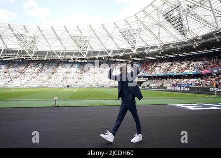 Sir Mo Farah avant le match de l'aide au football pour l'UNICEF au stade de Londres, à Londres. Date de la photo: Dimanche 12 juin 2022. Banque D'Images