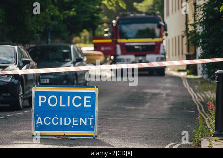 Accident de police - route fermée à Bristol pour incendie moteur Banque D'Images