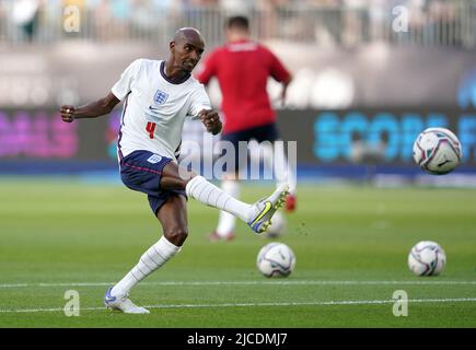 Sir Mo Farah, en Angleterre, s'échauffe avant le match de football de l'UNICEF au stade de Londres, à Londres. Date de la photo: Dimanche 12 juin 2022. Banque D'Images