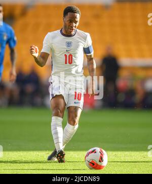 11 juin 2022 - Angleterre / Italie - Ligue des Nations de l'UEFA - Groupe 3 - Molineux Stadium Raheem Sterling pendant le match contre l'Italie. Crédit photo : © Mark pain / Alamy Live News Banque D'Images