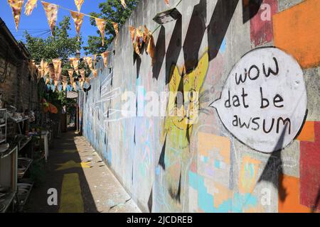 Le marché de Haynes Lane s'étend autour d'Antenna Studios, un centre artistique en plein air, à côté de la rue à la mode Westow Street à Crystal Palace, dans le sud de Londres, au Royaume-Uni Banque D'Images