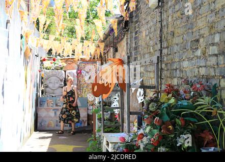 Le marché de Haynes Lane s'étend autour d'Antenna Studios, un centre artistique en plein air, à côté de la rue à la mode Westow Street à Crystal Palace, dans le sud de Londres, au Royaume-Uni Banque D'Images