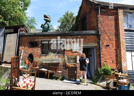 Le marché de Haynes Lane s'étend autour d'Antenna Studios, un centre artistique en plein air, à côté de la rue à la mode Westow Street à Crystal Palace, dans le sud de Londres, au Royaume-Uni Banque D'Images