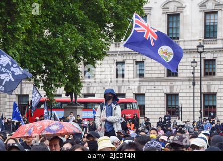 Londres, Royaume-Uni. 12th juin 2022. Des milliers de Hongkongais se sont rassemblés sur la place du Parlement pour marquer le troisième anniversaire de la répression brutale des manifestations de Hong Kong par le gouvernement chinois. Banque D'Images